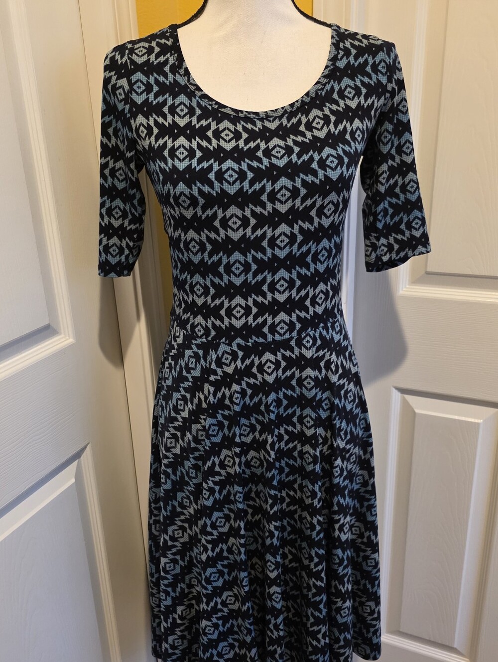 LULAROE GEOMETRIC DRESS, SIZE M
